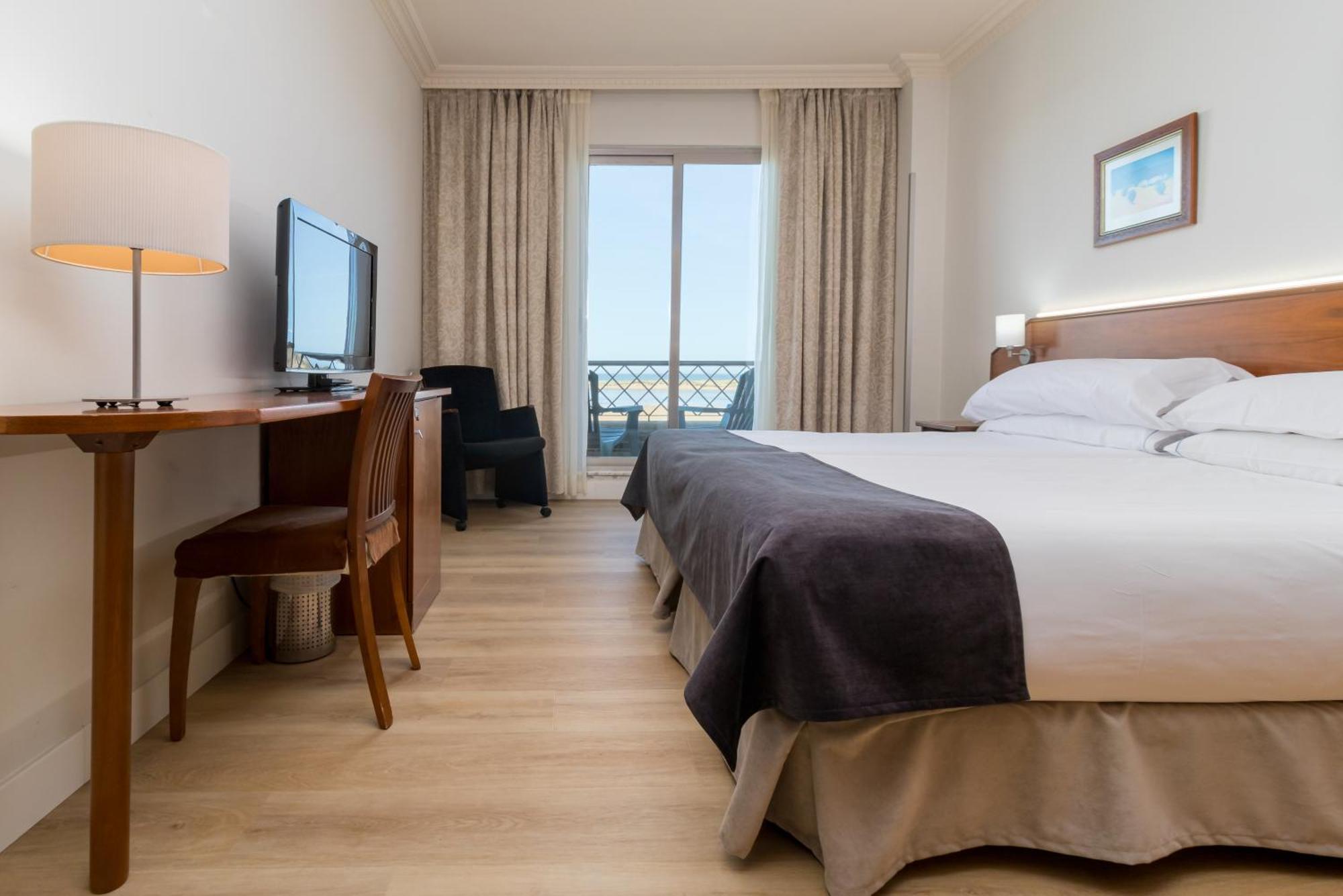 Hotel Milagros Golf Могро Екстериор снимка