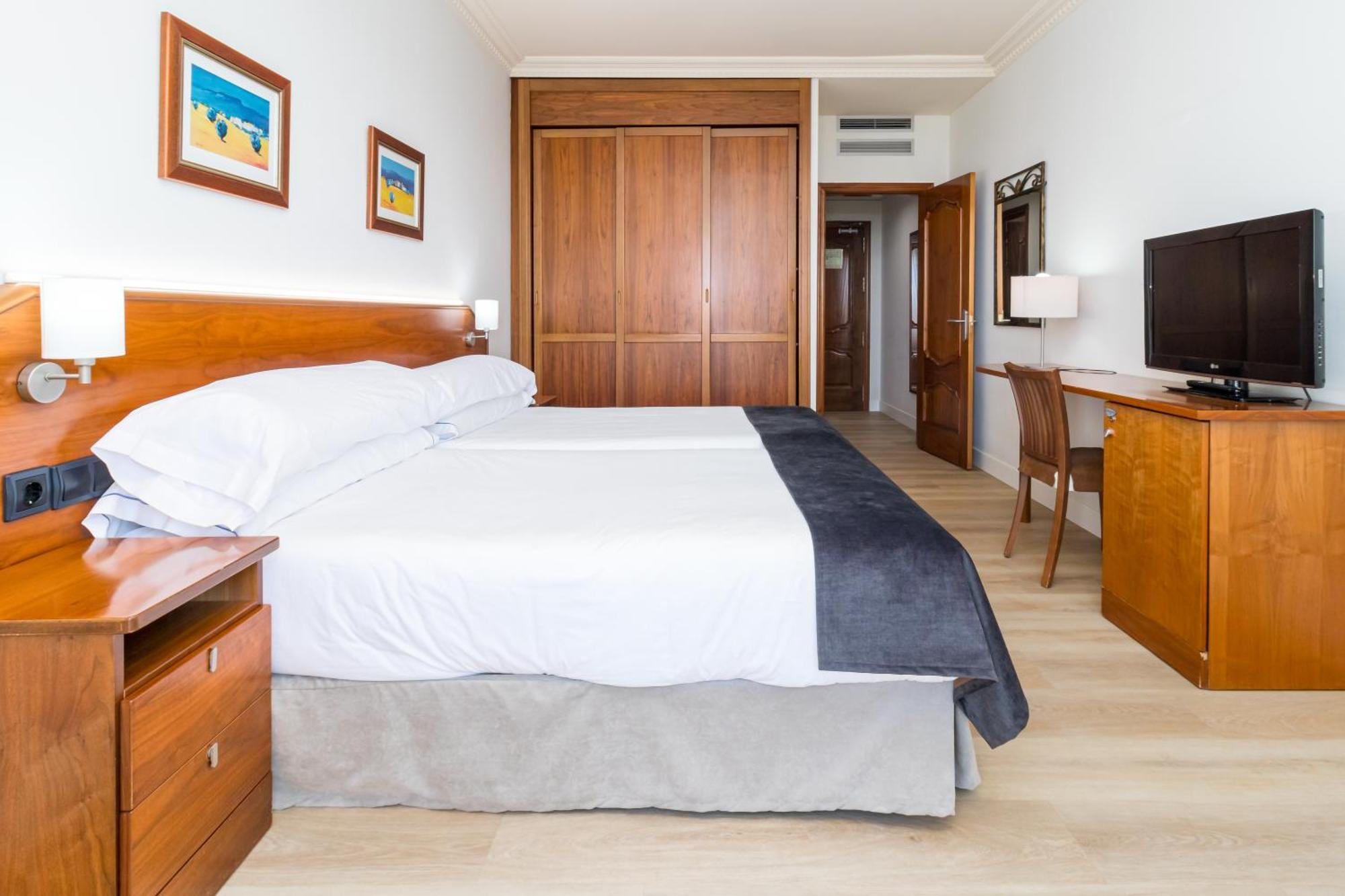 Hotel Milagros Golf Могро Екстериор снимка