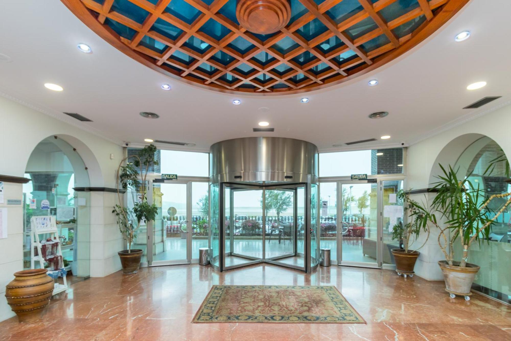 Hotel Milagros Golf Могро Екстериор снимка